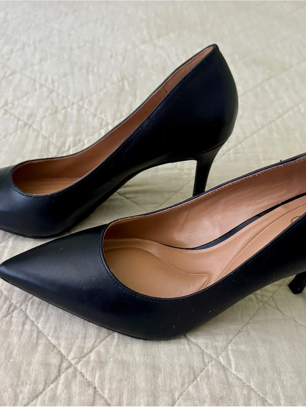 Jessica Simpson Black Pointed Toe Mid-Heel Pumps